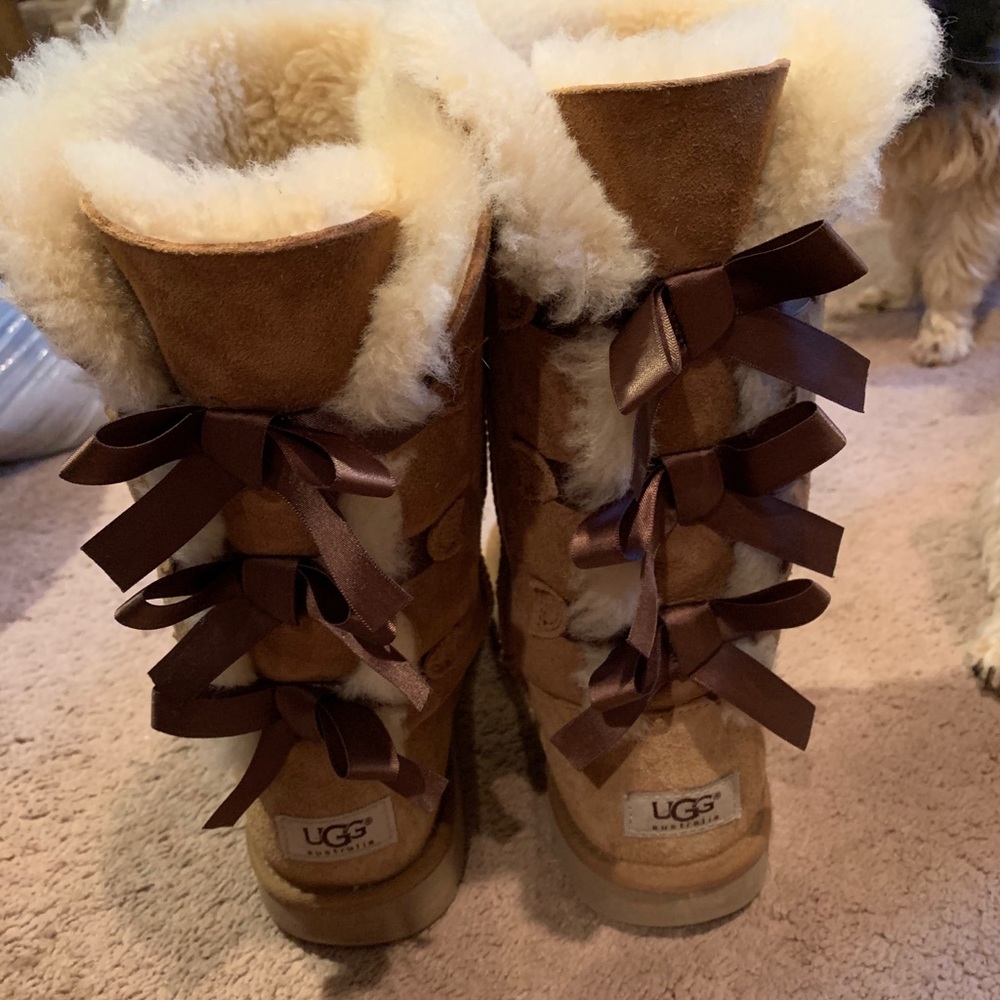 NWLB Girls UGG Bailey Bow Tall Size 5